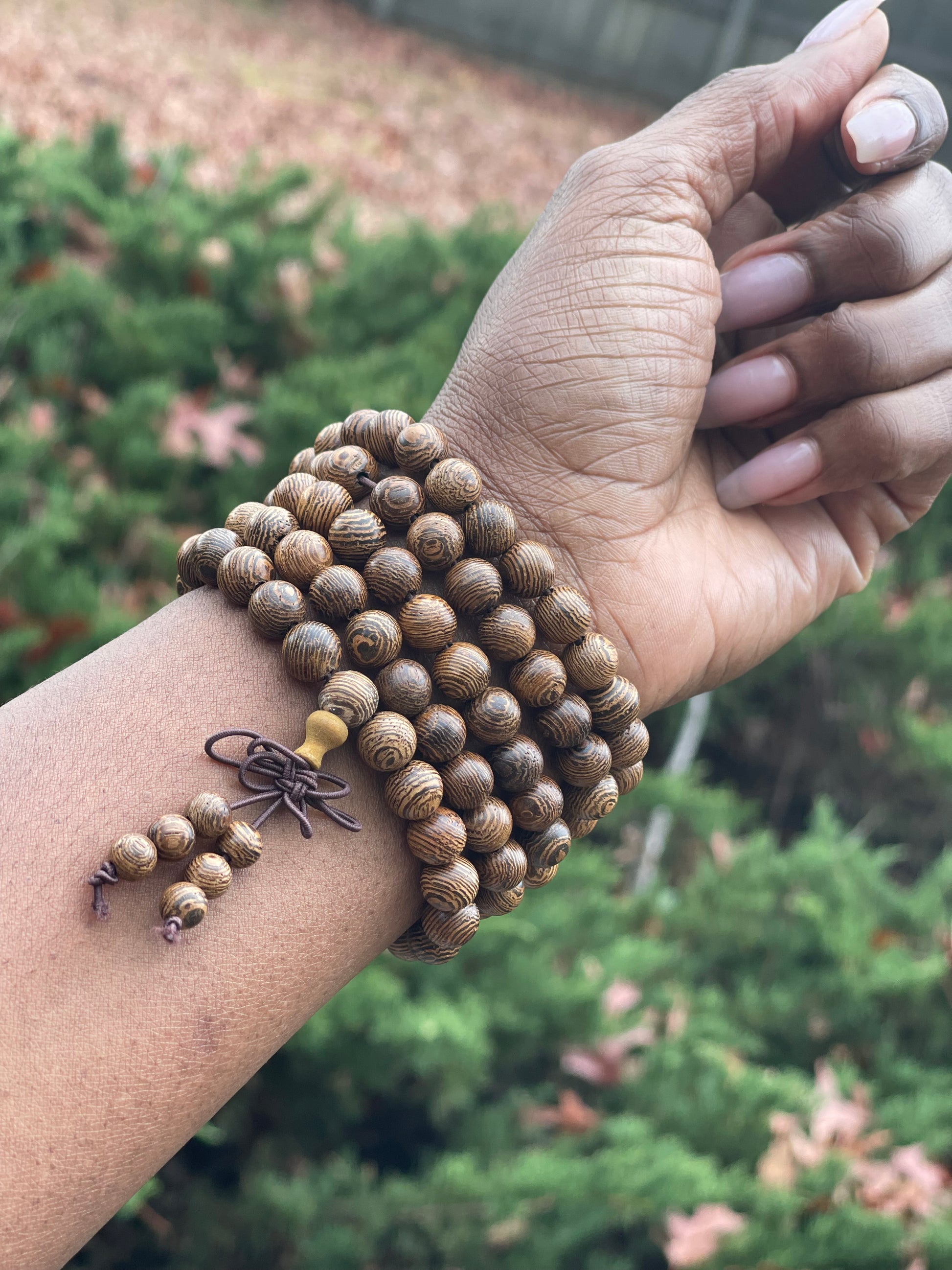 Sandalwood Mala Beads for Chanting, Prayer & Meditation - Queen Bey Health 